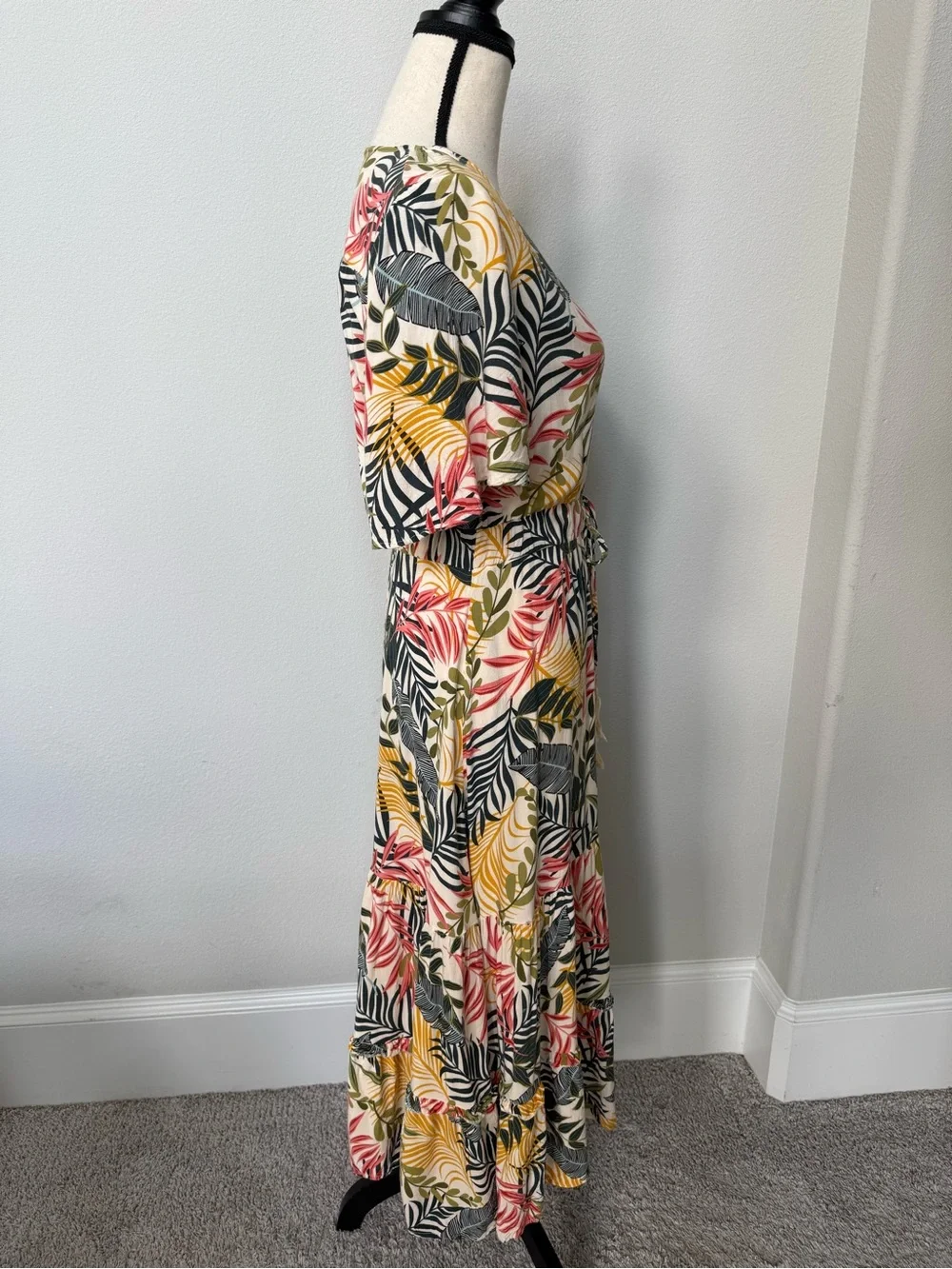 Sunday Mi Amor Tropical V-Neck Maxi Dress - Picture 7 of 13